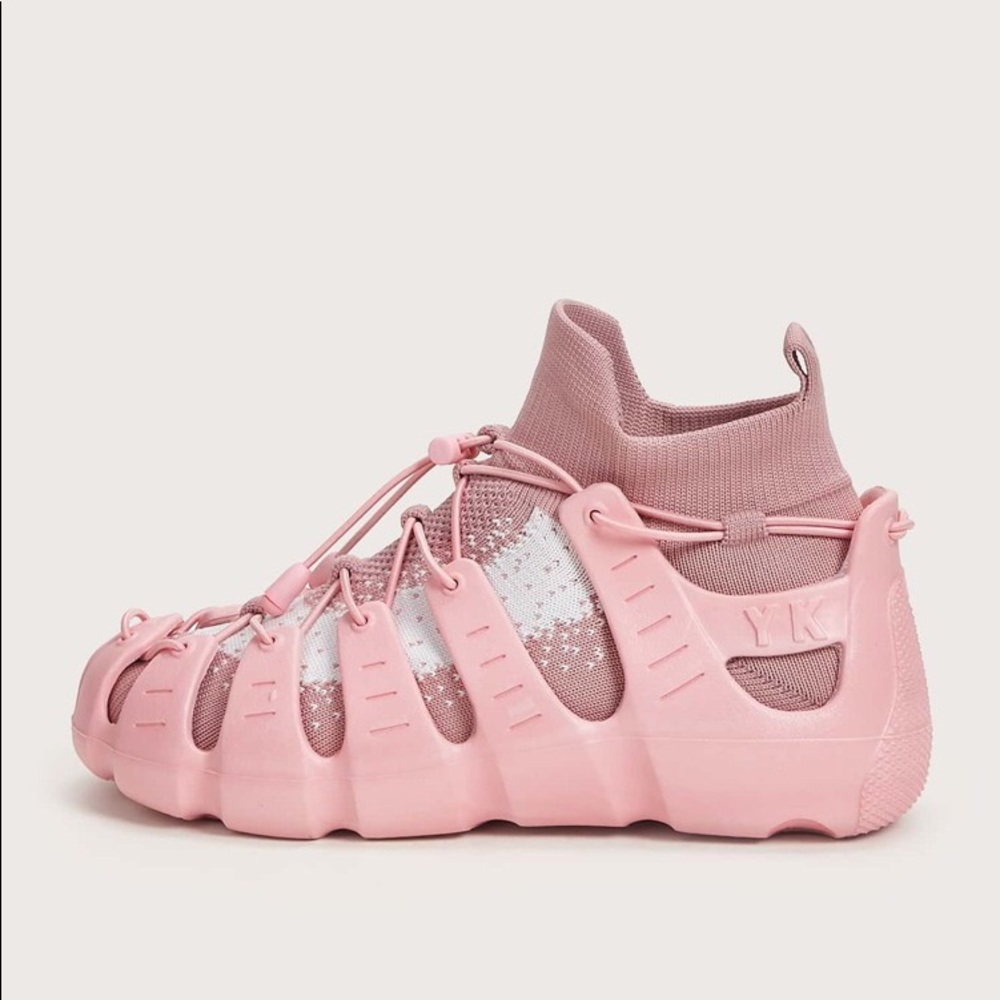 LACE UP SNEAKERS
